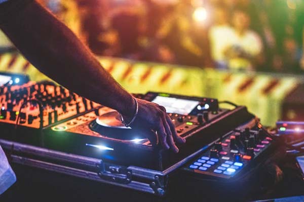 The Art Of Deejaying: How A DJ Can Touch Your Soul With Steve Olsher